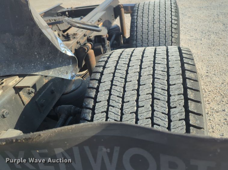 image for item NW9534 2020 Kenworth T680 semi truck