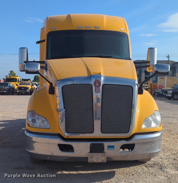 image for item NW9535 2019 Kenworth  T680 semi truck