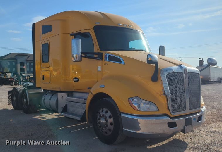 image for item NW9535 2019 Kenworth  T680 semi truck