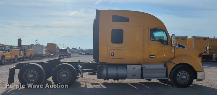 image for item NW9535 2019 Kenworth  T680 semi truck