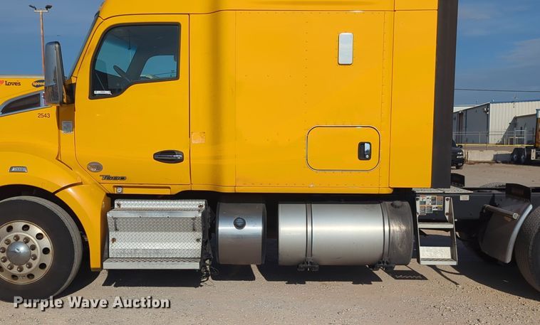 image for item NW9535 2019 Kenworth  T680 semi truck