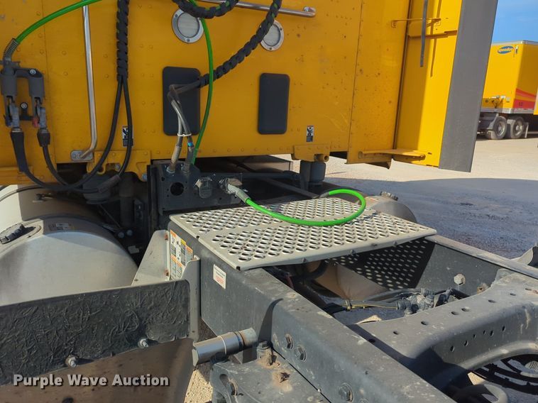 image for item NW9535 2019 Kenworth  T680 semi truck