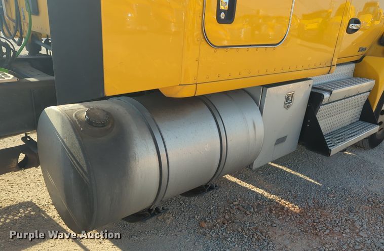 image for item NW9535 2019 Kenworth  T680 semi truck