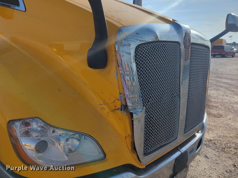 image for item NW9535 2019 Kenworth  T680 semi truck