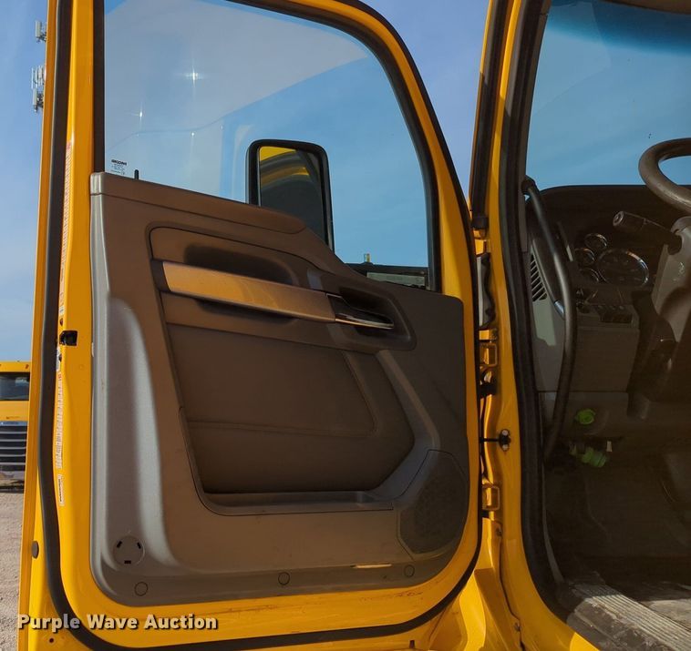 image for item NW9535 2019 Kenworth  T680 semi truck