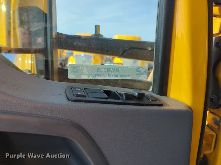 image for item NW9535 2019 Kenworth  T680 semi truck