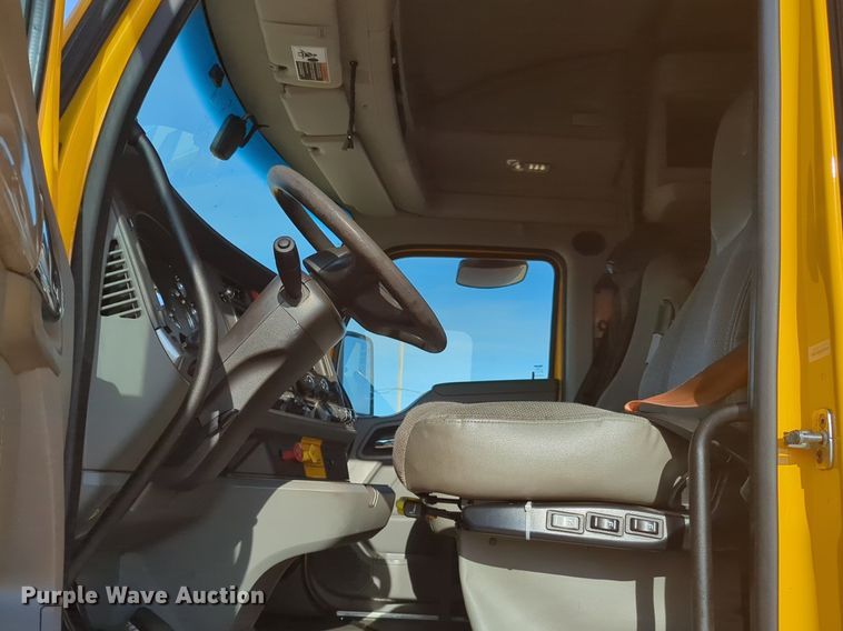 image for item NW9535 2019 Kenworth  T680 semi truck