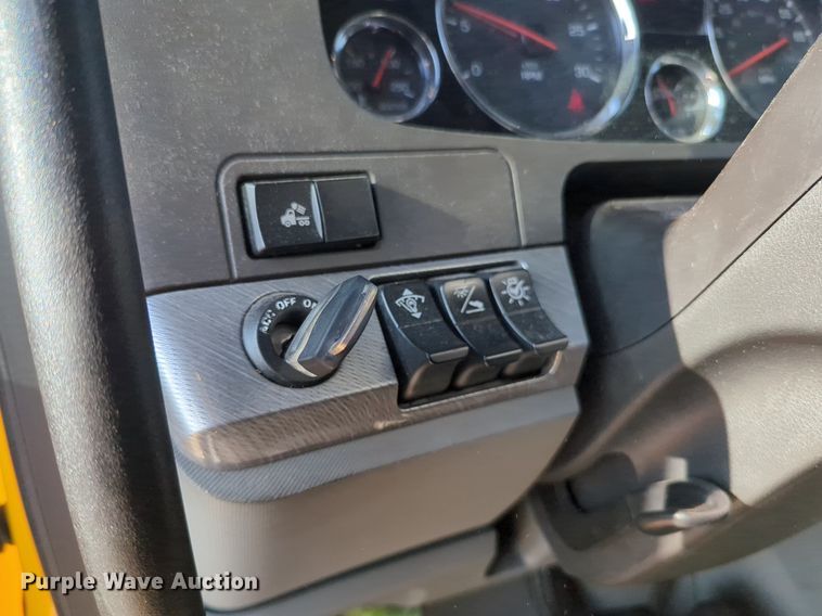 image for item NW9535 2019 Kenworth  T680 semi truck