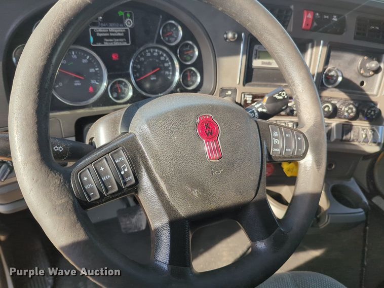 image for item NW9535 2019 Kenworth  T680 semi truck