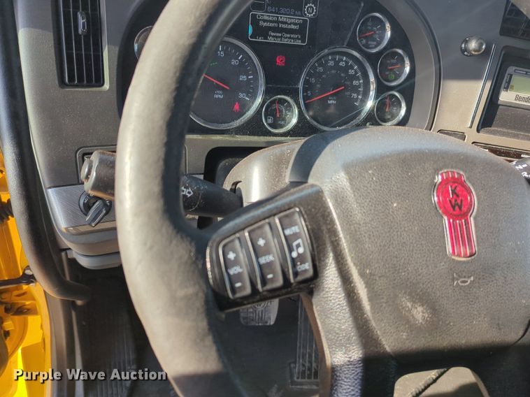 image for item NW9535 2019 Kenworth  T680 semi truck