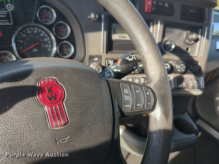image for item NW9535 2019 Kenworth  T680 semi truck