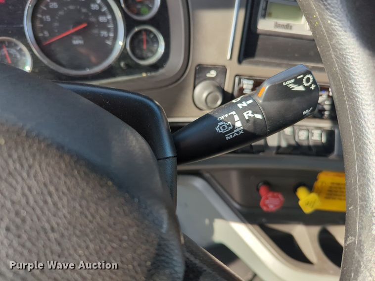 image for item NW9535 2019 Kenworth  T680 semi truck