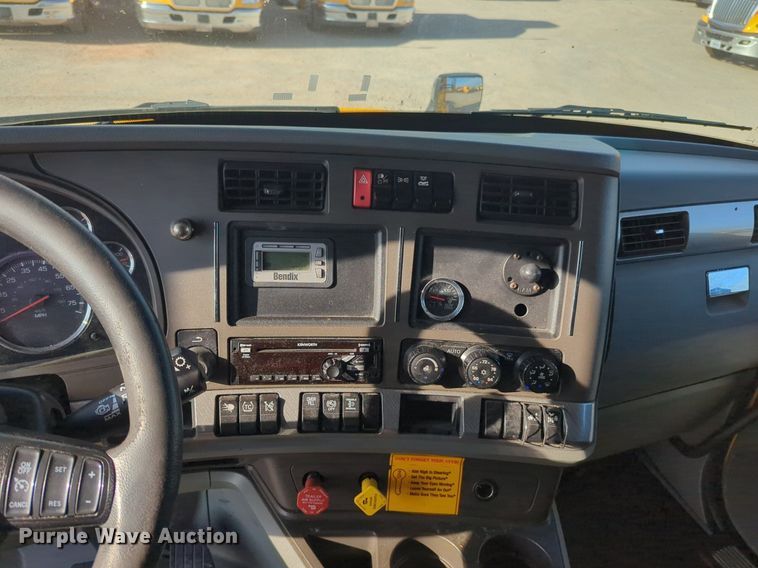image for item NW9535 2019 Kenworth  T680 semi truck