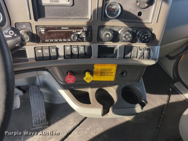 image for item NW9535 2019 Kenworth  T680 semi truck