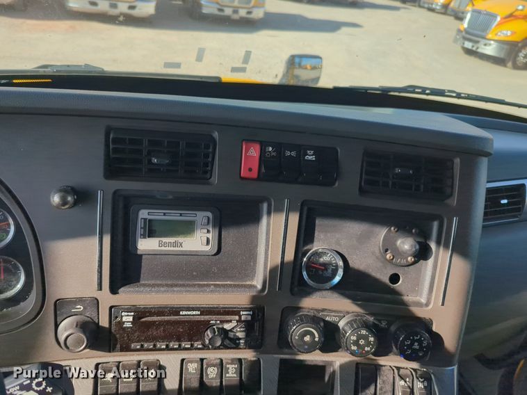 image for item NW9535 2019 Kenworth  T680 semi truck
