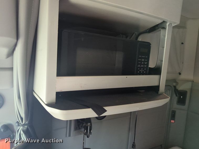 image for item NW9535 2019 Kenworth  T680 semi truck