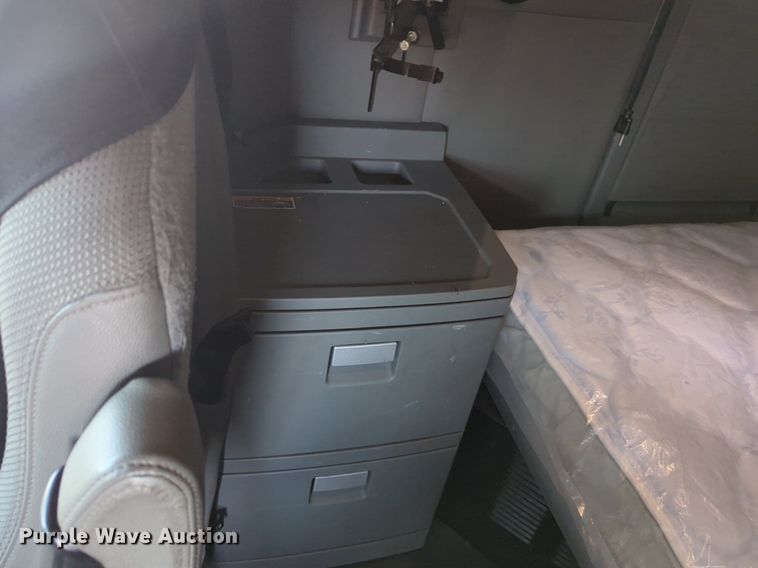 image for item NW9535 2019 Kenworth  T680 semi truck