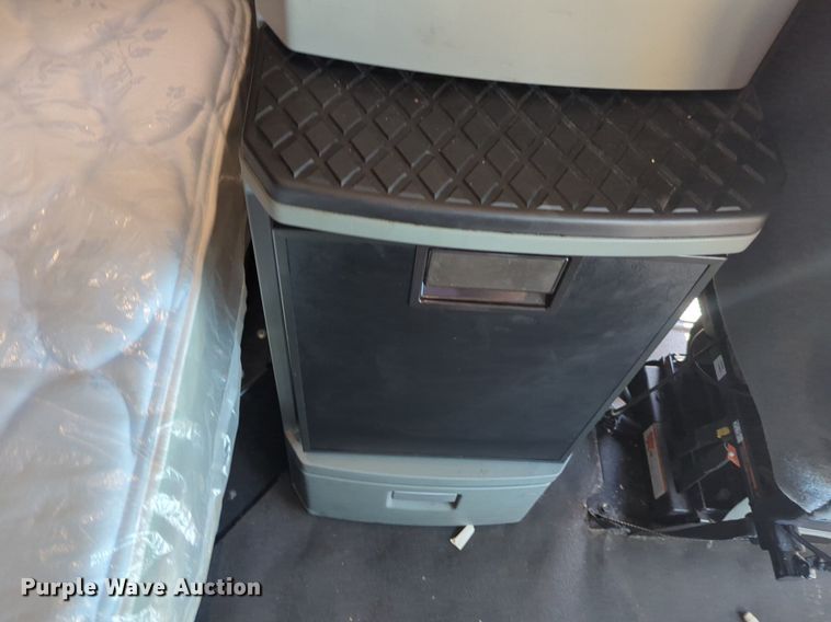 image for item NW9535 2019 Kenworth  T680 semi truck