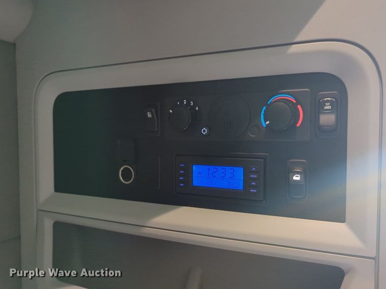 image for item NW9535 2019 Kenworth  T680 semi truck