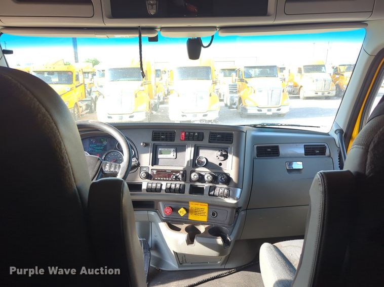 image for item NW9535 2019 Kenworth  T680 semi truck