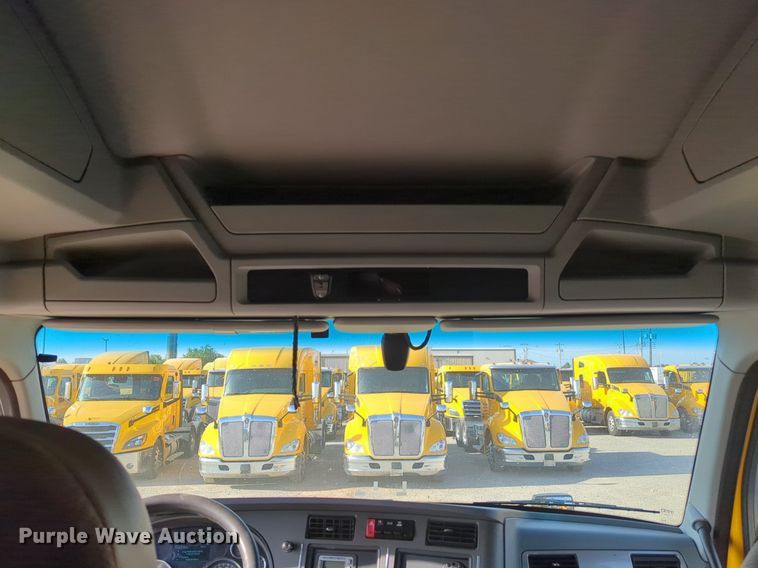 image for item NW9535 2019 Kenworth  T680 semi truck