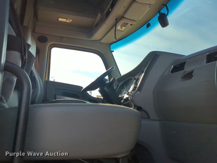 image for item NW9535 2019 Kenworth  T680 semi truck