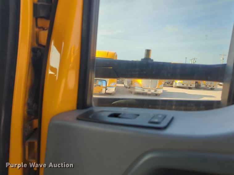 image for item NW9535 2019 Kenworth  T680 semi truck