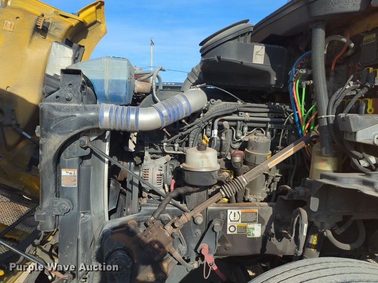 image for item NW9535 2019 Kenworth  T680 semi truck