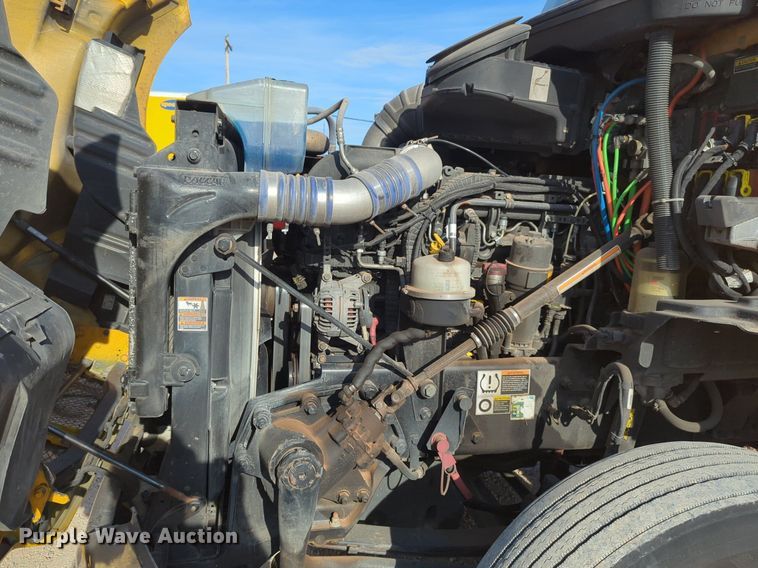 image for item NW9535 2019 Kenworth  T680 semi truck