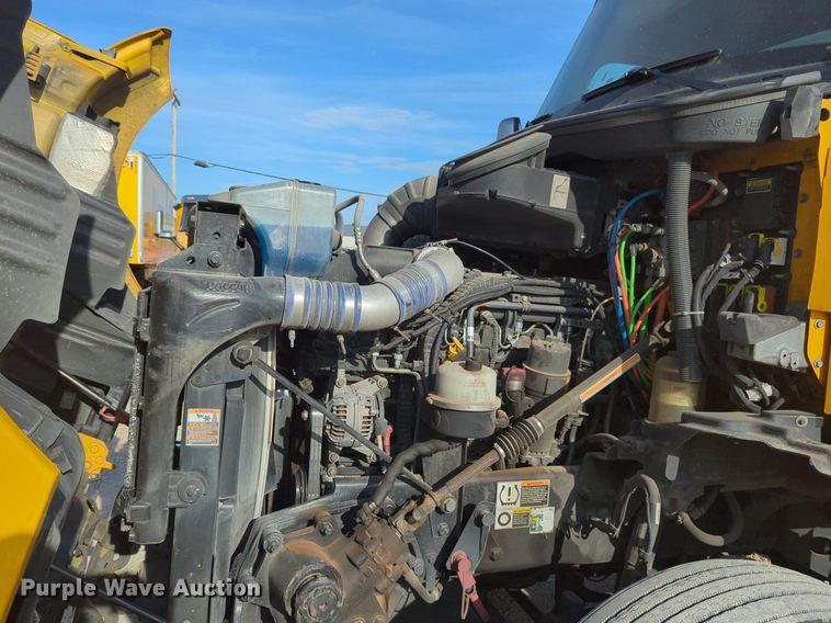 image for item NW9535 2019 Kenworth  T680 semi truck