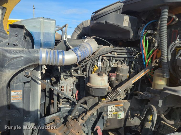 image for item NW9535 2019 Kenworth  T680 semi truck