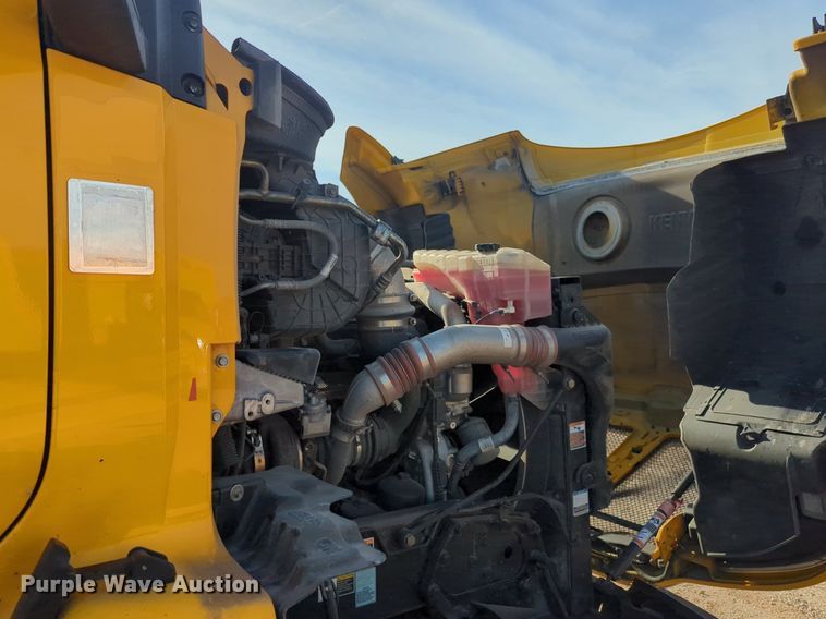 image for item NW9535 2019 Kenworth  T680 semi truck