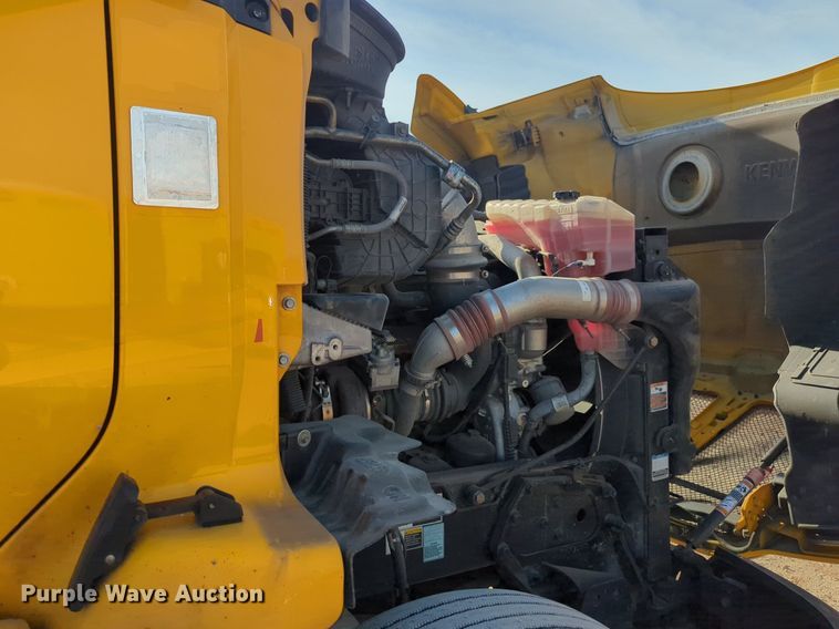 image for item NW9535 2019 Kenworth  T680 semi truck