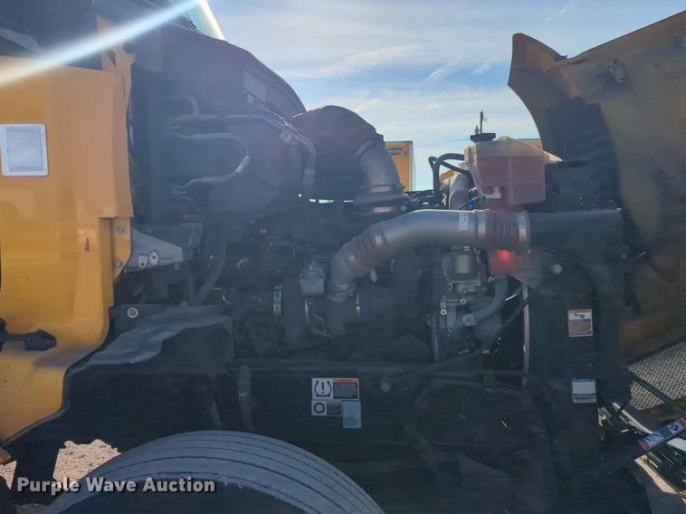 image for item NW9535 2019 Kenworth  T680 semi truck