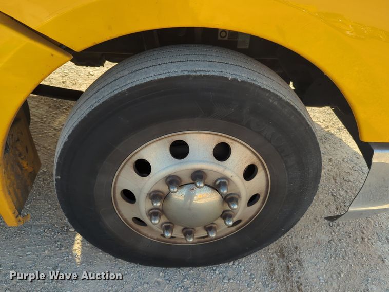 image for item NW9535 2019 Kenworth  T680 semi truck