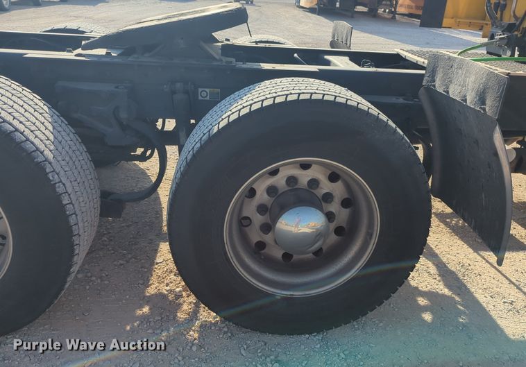 image for item NW9535 2019 Kenworth  T680 semi truck