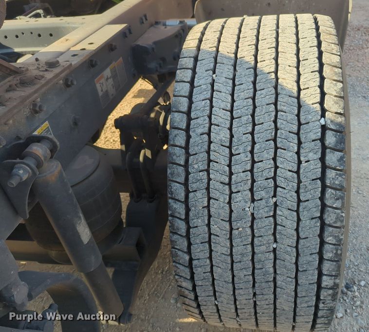 image for item NW9535 2019 Kenworth  T680 semi truck