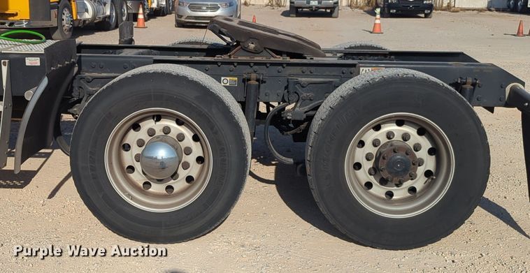 image for item NW9535 2019 Kenworth  T680 semi truck