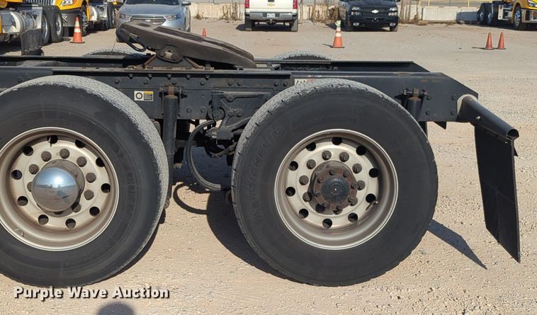 image for item NW9535 2019 Kenworth  T680 semi truck