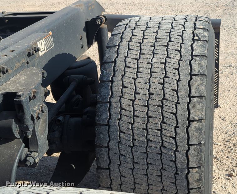 image for item NW9535 2019 Kenworth  T680 semi truck