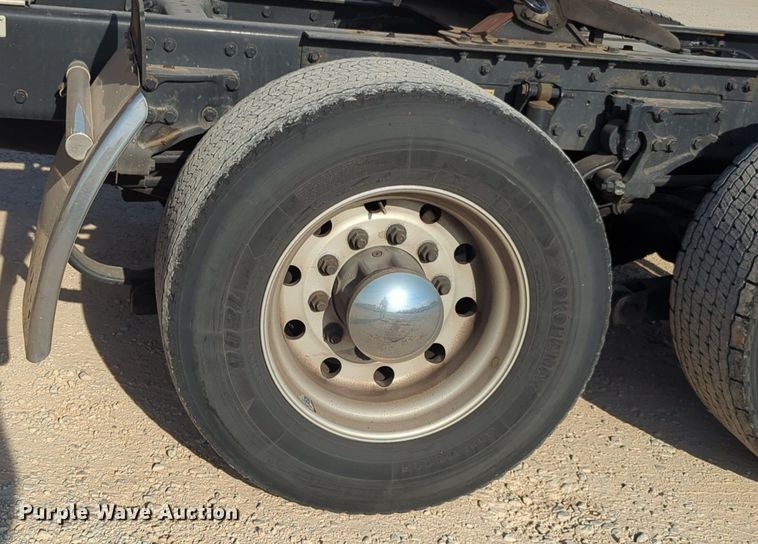 image for item NW9535 2019 Kenworth  T680 semi truck