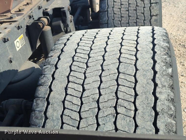 image for item NW9535 2019 Kenworth  T680 semi truck