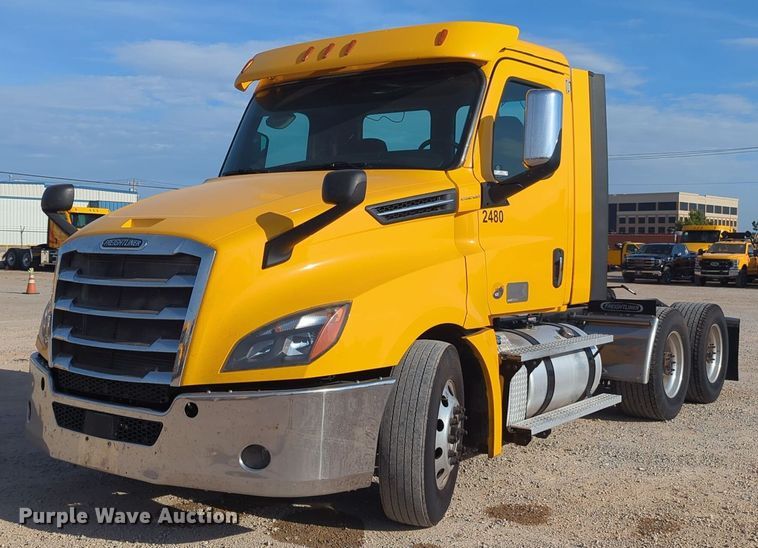 image for item NW9536 2020 Freightliner  Cascadia 126 semi truck