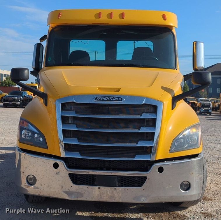 image for item NW9536 2020 Freightliner  Cascadia 126 semi truck