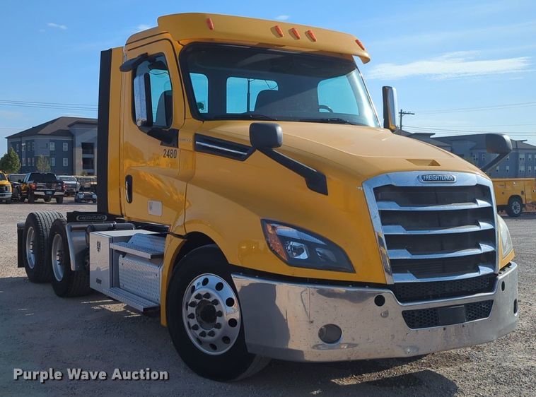 image for item NW9536 2020 Freightliner  Cascadia 126 semi truck