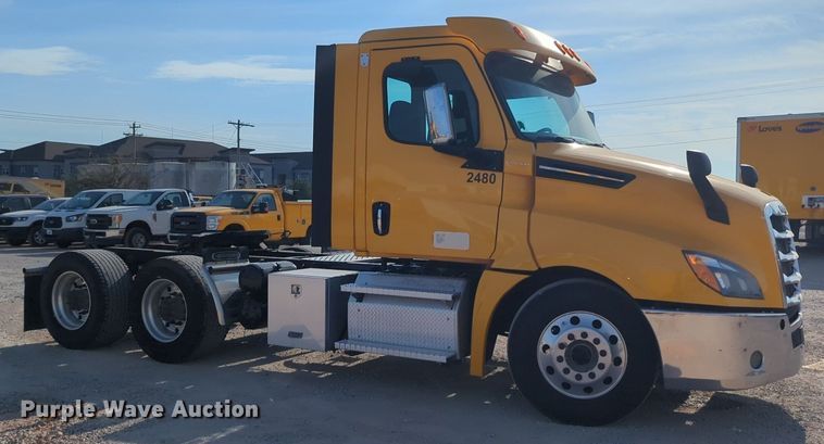 image for item NW9536 2020 Freightliner  Cascadia 126 semi truck