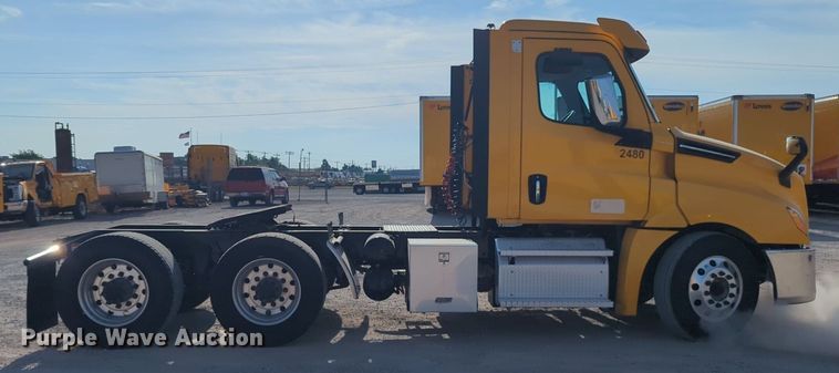 image for item NW9536 2020 Freightliner  Cascadia 126 semi truck