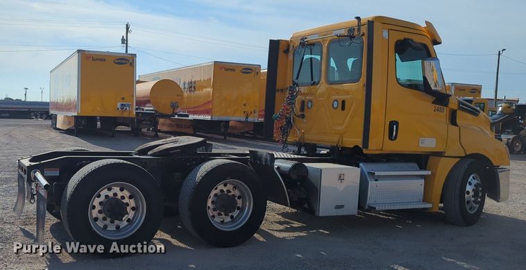 image for item NW9536 2020 Freightliner  Cascadia 126 semi truck