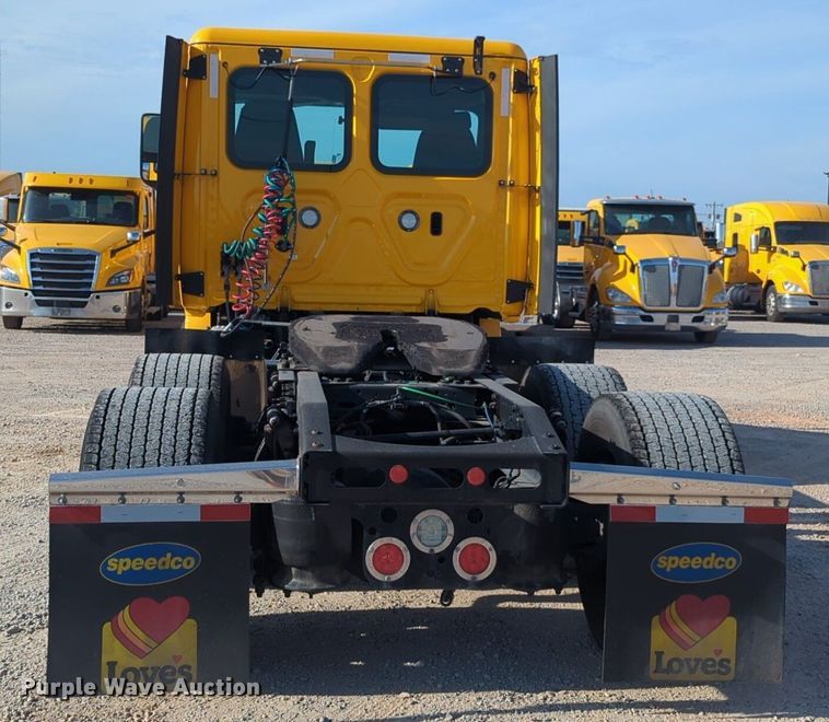 image for item NW9536 2020 Freightliner  Cascadia 126 semi truck