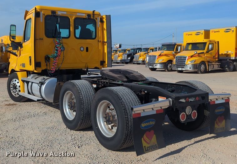 image for item NW9536 2020 Freightliner  Cascadia 126 semi truck